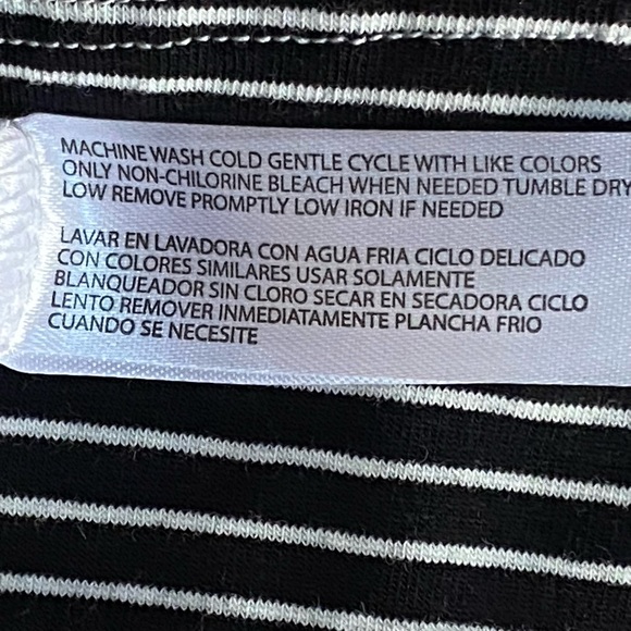 Carolyn Taylor Sleeveless Button Top w/ShoulderTie - Picture 10 of 10